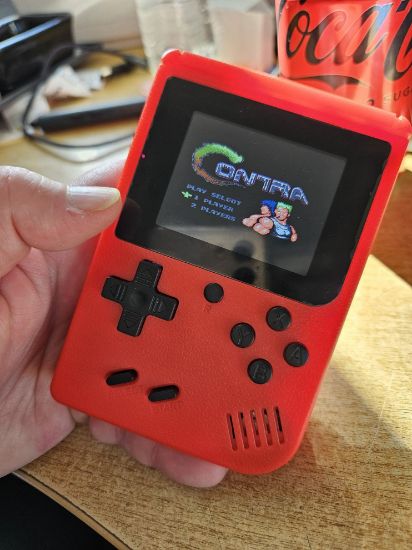 Picture of RED HANDHELD CONSOLE 400 in 1 RETRO GAMES EMULATOR WITH RECHARGEABLE BATTERY ( 594573 )